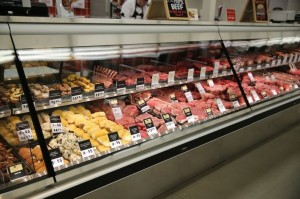 Meat Case with DekFRESH technology cross-merchandises with compatible entrees.